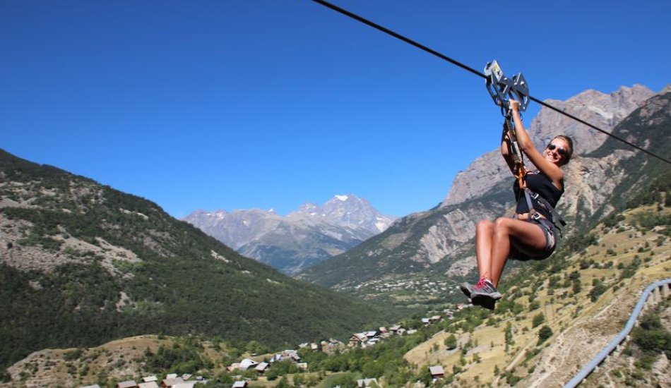Tyrolienne géante - Traversée des gorges à 200 m au dessu de la Durance