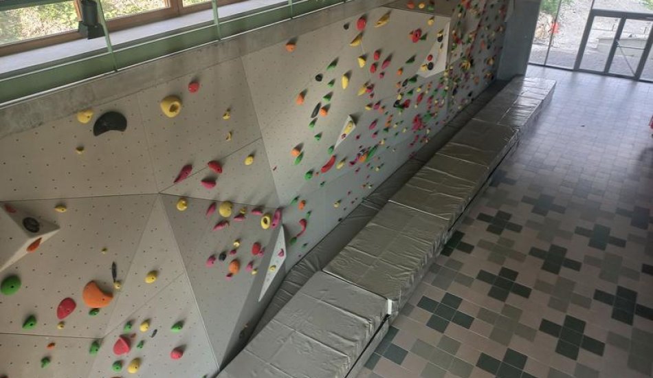 Salle d'escalade sur bloc_Puy-Saint-Vincent