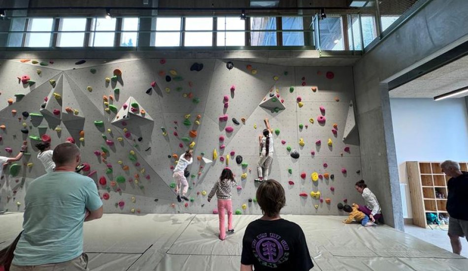 Salle d'escalade sur bloc_Puy-Saint-Vincent