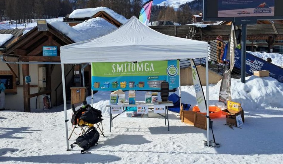 STAND DE SENSIBILISATION AU TRI  DES DÉCHETS AVEC LE SMITOMGA_Puy-Saint-Vincent