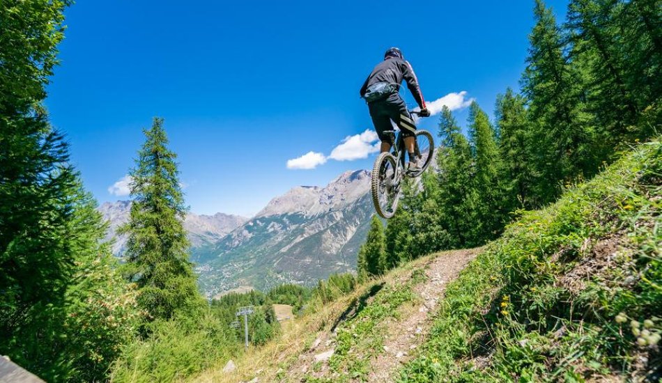 Opening Bike Park avec DJ Guillaume Meyer aux platines - crêperie chez Phiphi._Puy-Saint-Vincent